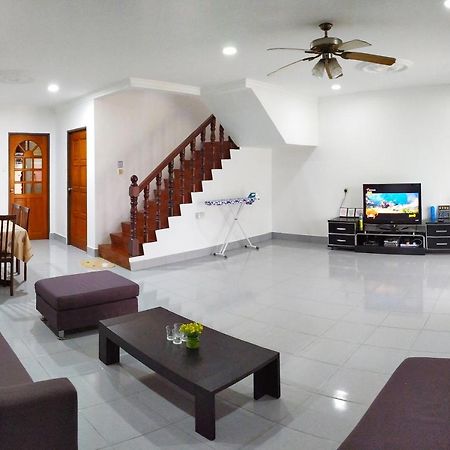 Victoria Homestay Sibu - Next To Shopping Complex & Large Car Park Area With Autogate Exterior foto