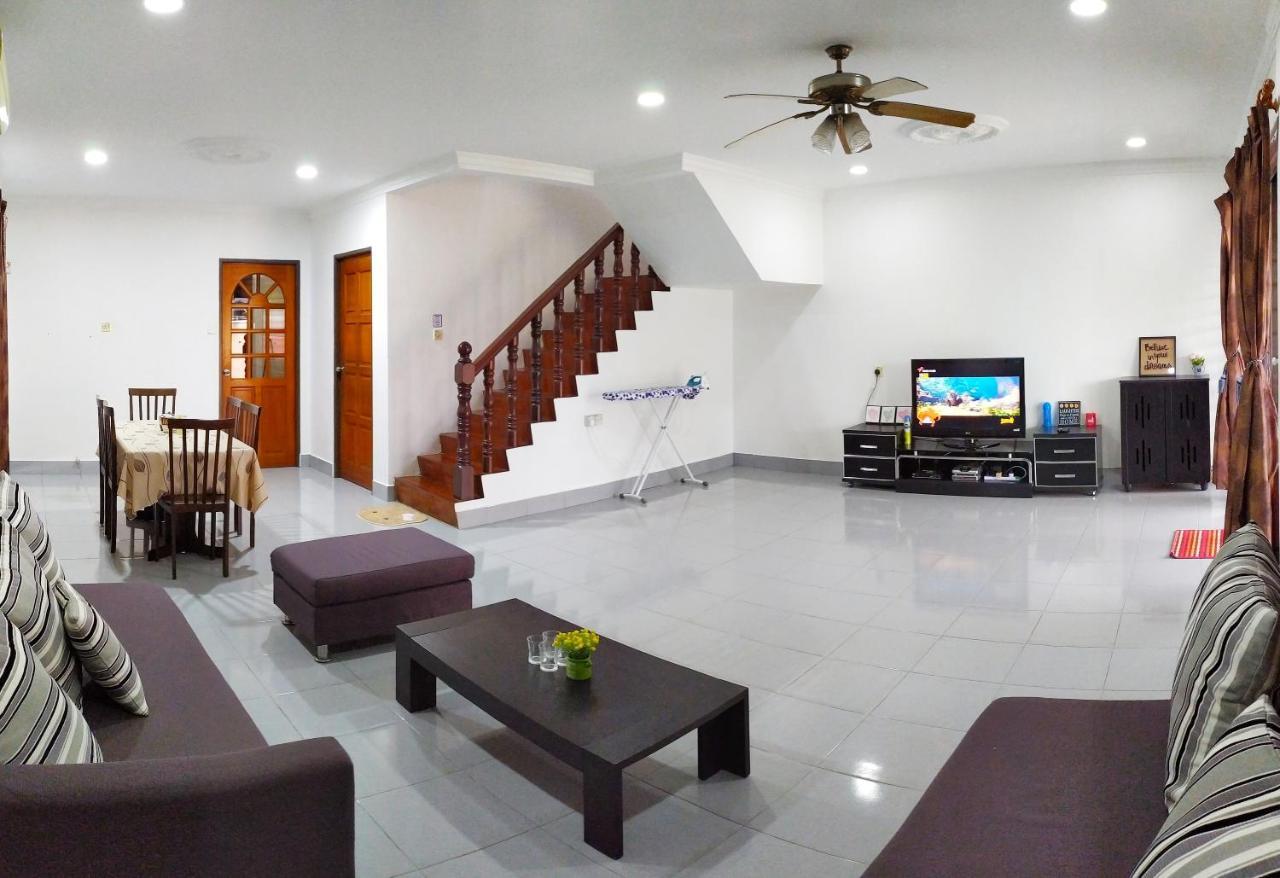 Victoria Homestay Sibu - Next To Shopping Complex & Large Car Park Area With Autogate Exterior foto